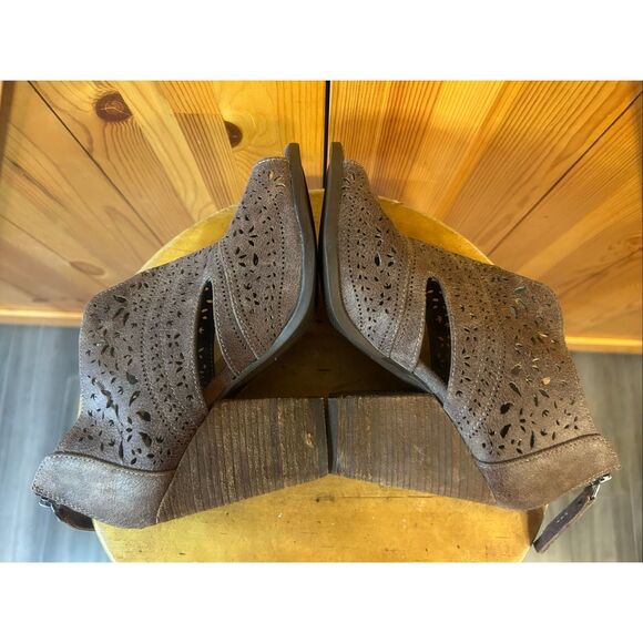 Not Rated Size 8 Santana Laser Cut Bootie Platform Peep toe Pump Sandals - Picture 5 of 8